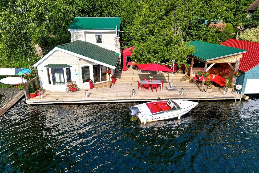 Lac Des Seize îles, Laurentides In Lac Des Seize îles, Quebec, Canada