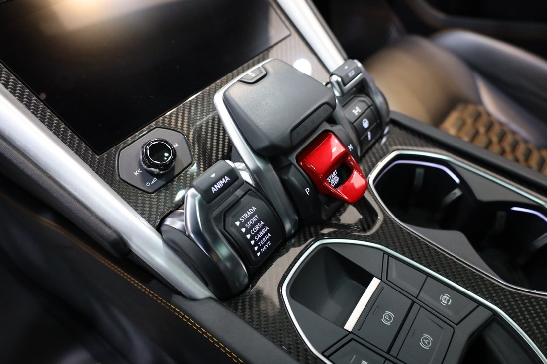Suv in Dubai, Dubai, United Arab Emirates 4 - 13043475