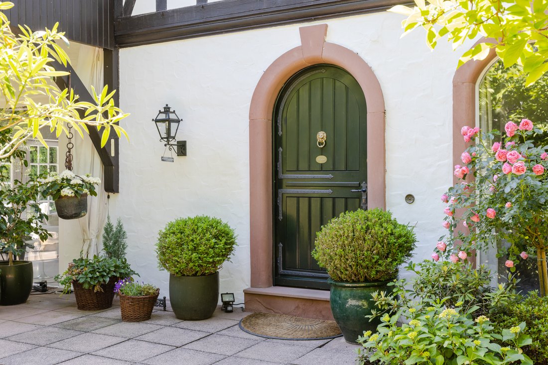 Former Coach House Nestled In A Beautiful Sunny In Kronberg, Hessen