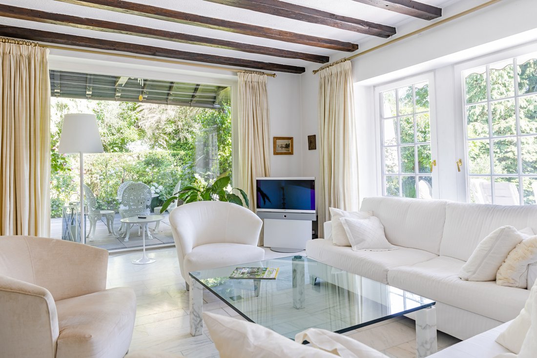 Former Coach House Nestled In A Beautiful Sunny In Kronberg, Hessen, Germany For Sale (13043836)