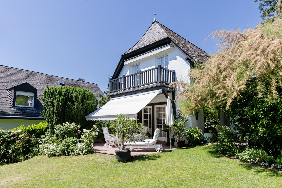 Former Coach House Nestled In A Beautiful Sunny In Kronberg, Hessen