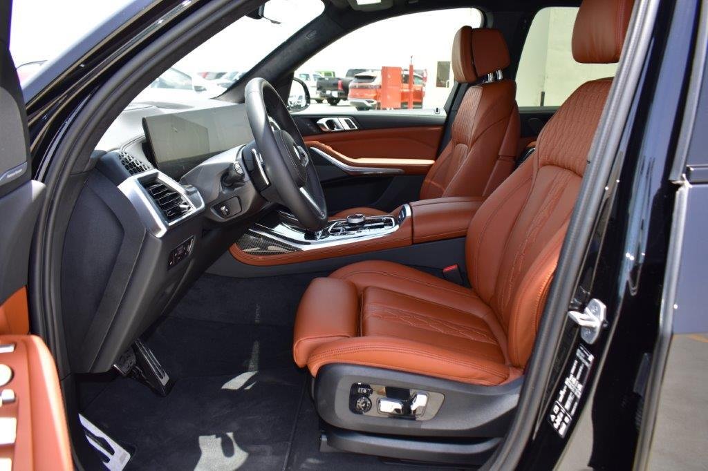 Suv in Dubai, Dubai, United Arab Emirates 5 - 13043875