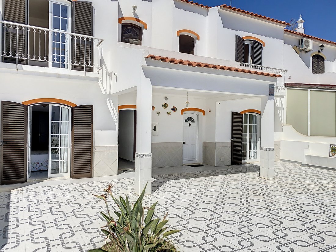 Two Family House Less Than 15 Minutes Walk From In Altura, Algarve