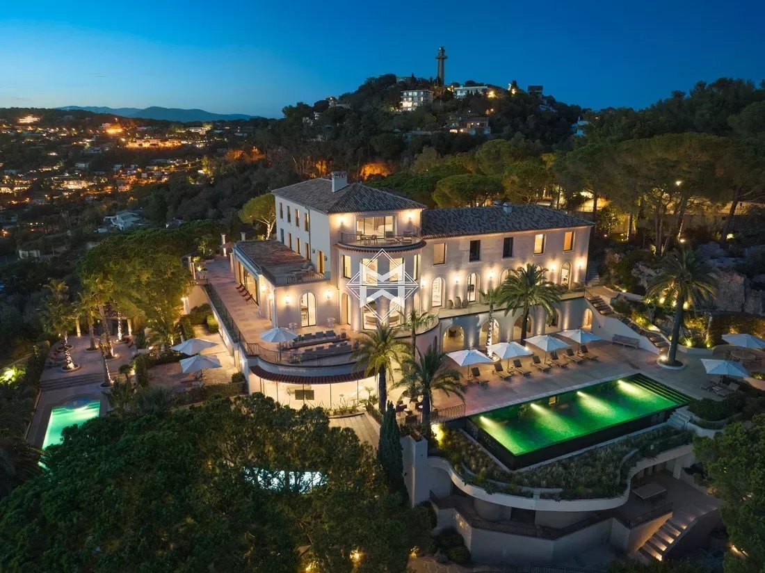 Cannes Sumptuous Property On A In Cannes, Provence Alpes Côte D'azur