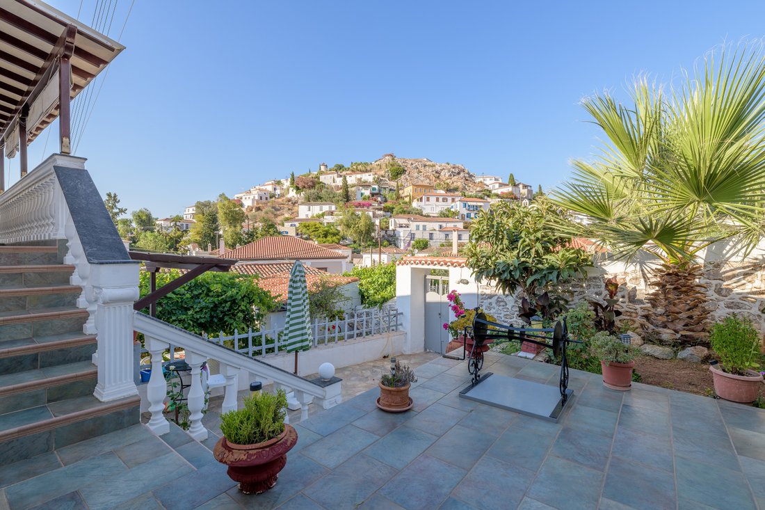 Traditional Property In Hydra, Greece For Sale (12815437)