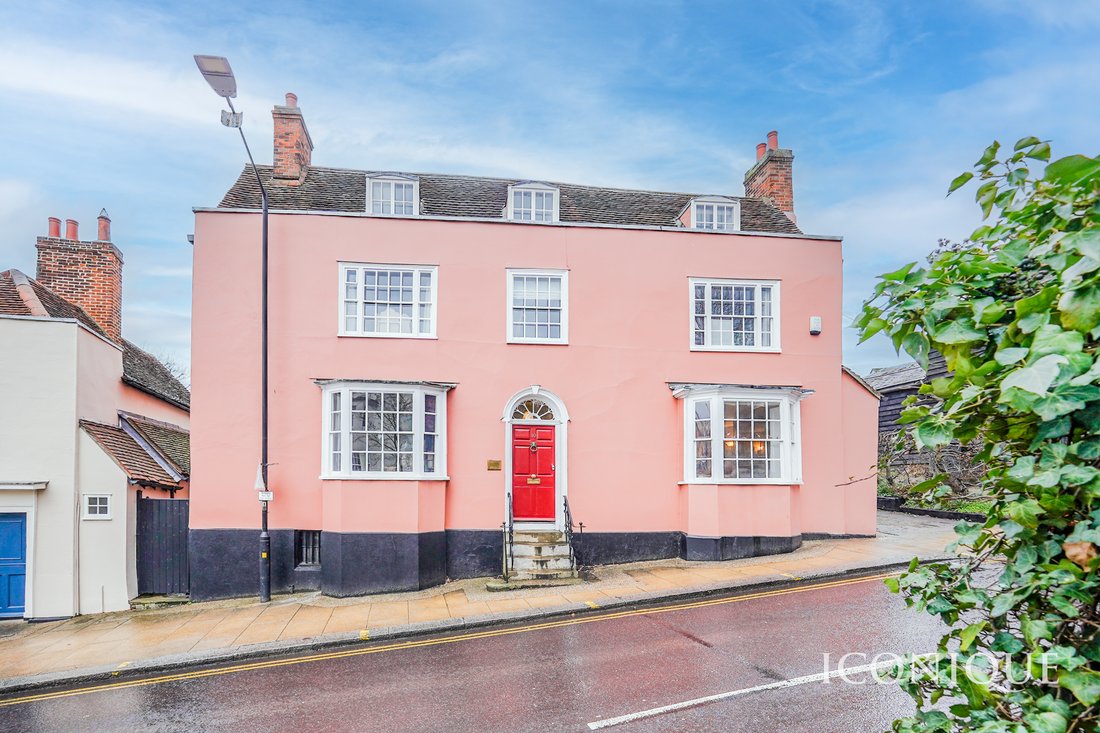 Large Five Bedroom Detached Property. In Maldon, England, United