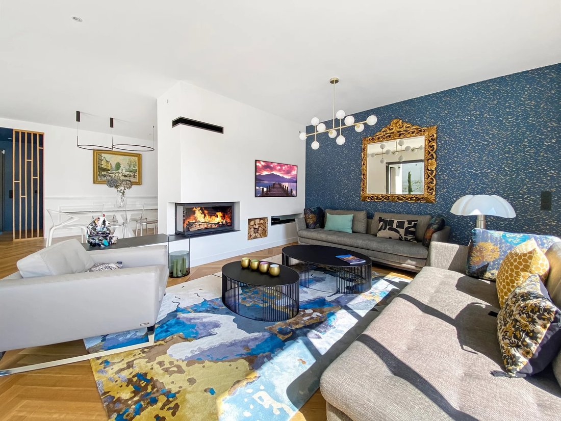 5 Bedrooms Single Family In La Celle Saint Cloud, île De France, France