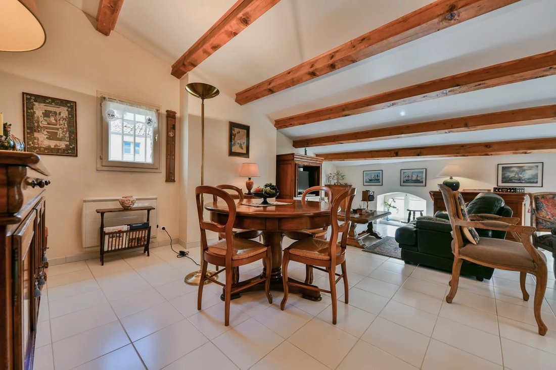 Sous Compromis Rare! Apartment With Terrace In In Uzès, Occitanie