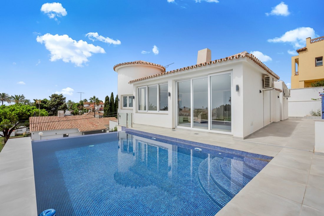 Newly Renovated Villa In El Faro Only 650 Meters In El Faro, Andalusia
