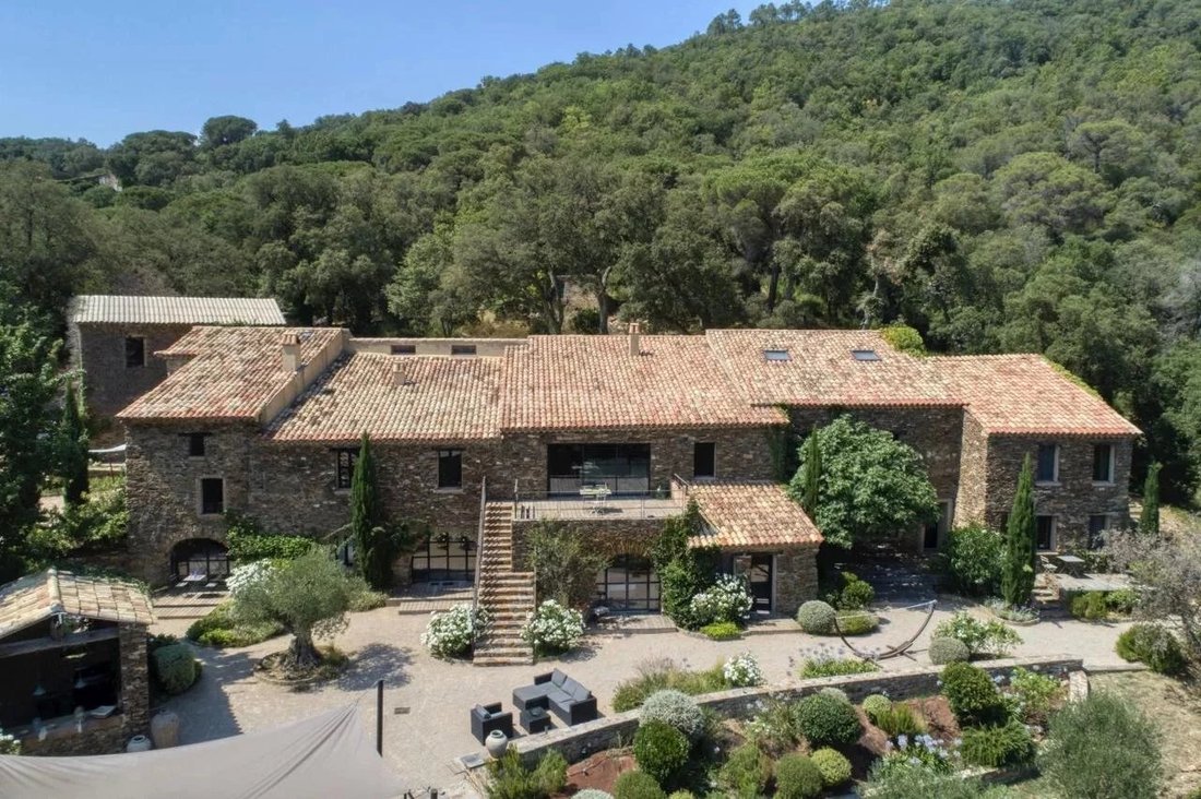 Wunderschönes In La Garde Provence Alpes Côte D'azur