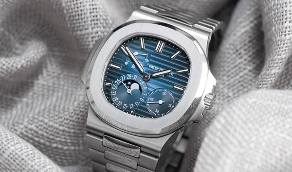 Watches - 107 Patek Philippe Nautilus for sale on JamesEdition