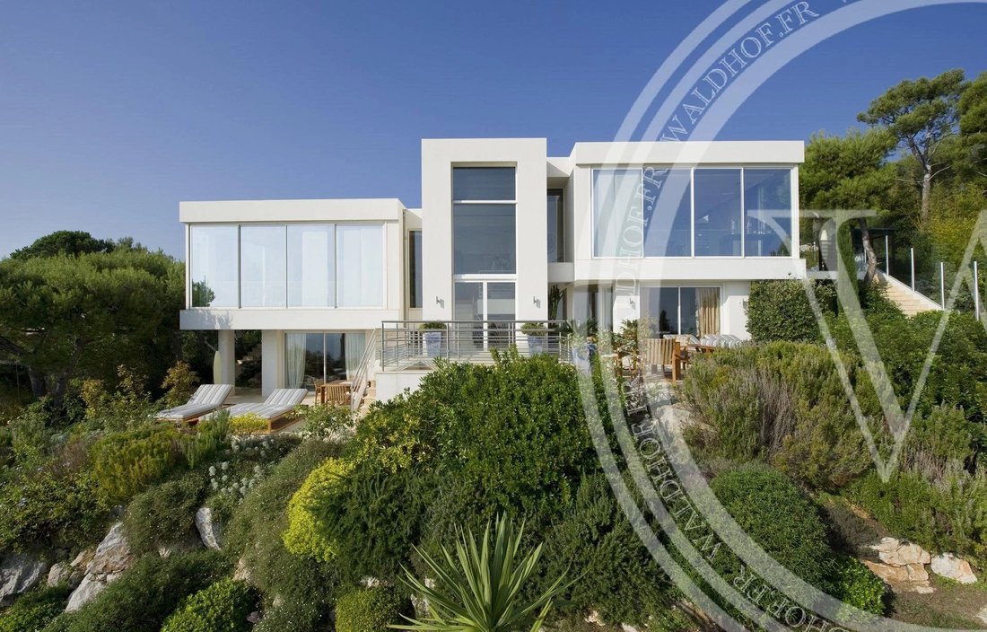 House in Saint-Jean-Cap-Ferrat, Provence-Alpes-Côte d'Azur, France 2 - 12410298
