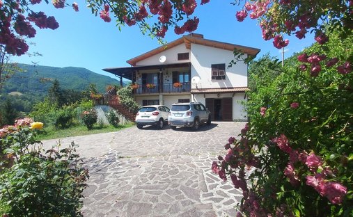 Villa in Piazza al Serchio, Tuscany, Italy 1