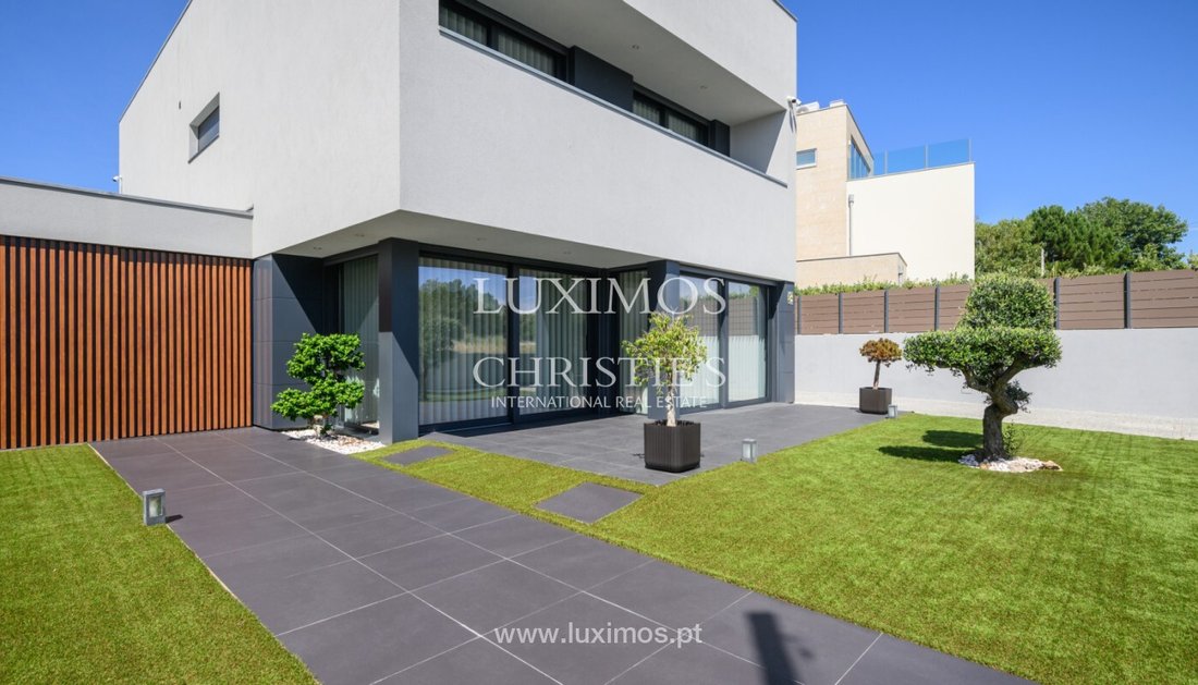 Villa in Gulpilhares e Valadares, Porto District, Portugal 1 - 13047427