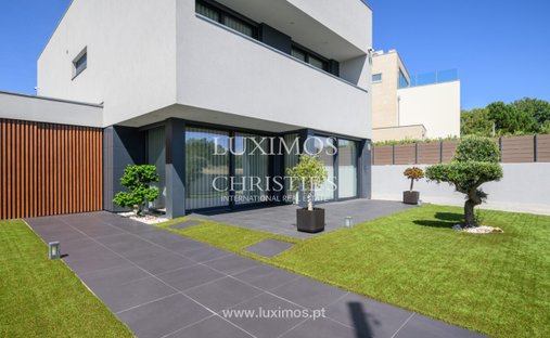 Villa in Gulpilhares e Valadares, Porto District, Portugal 1