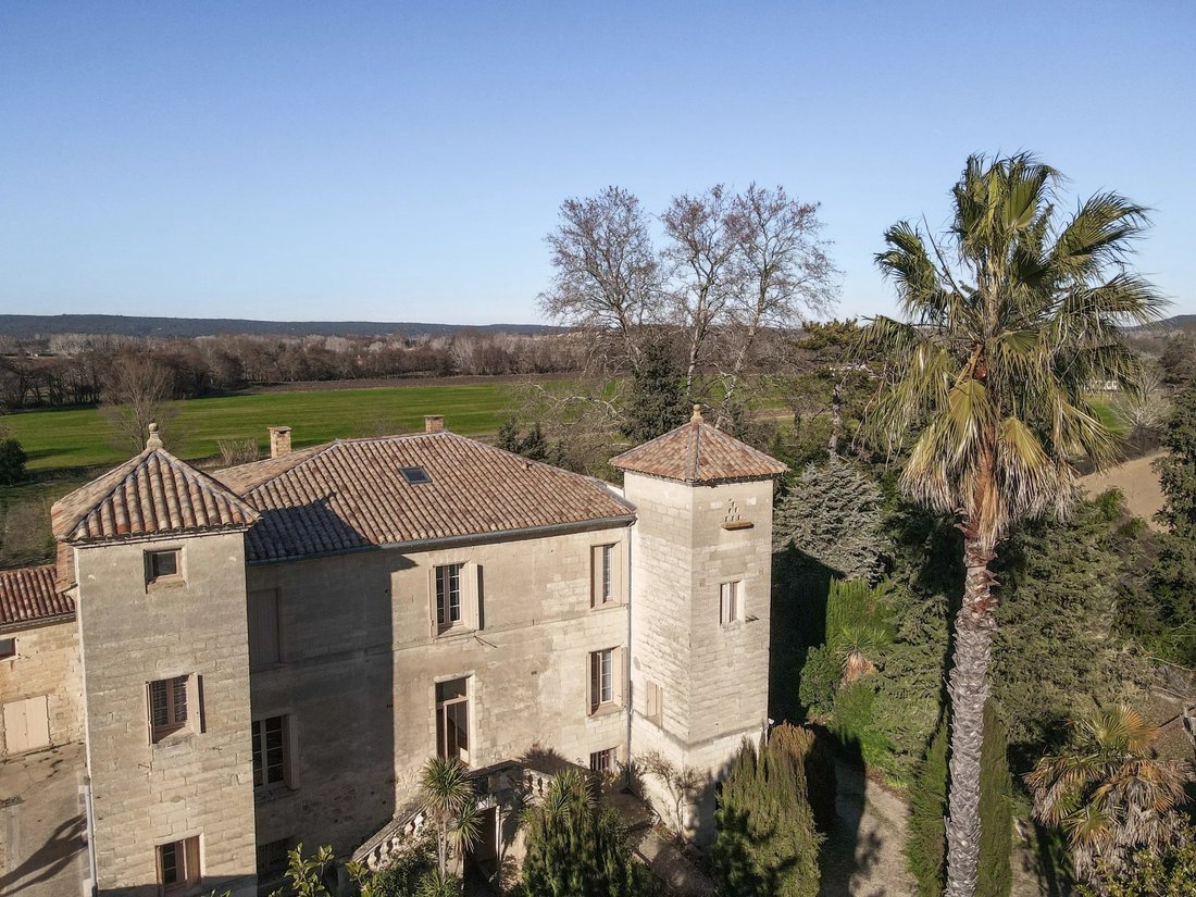 historic-18th-century-house-in-a-park-in-uz-s-in-uz-s-occitanie