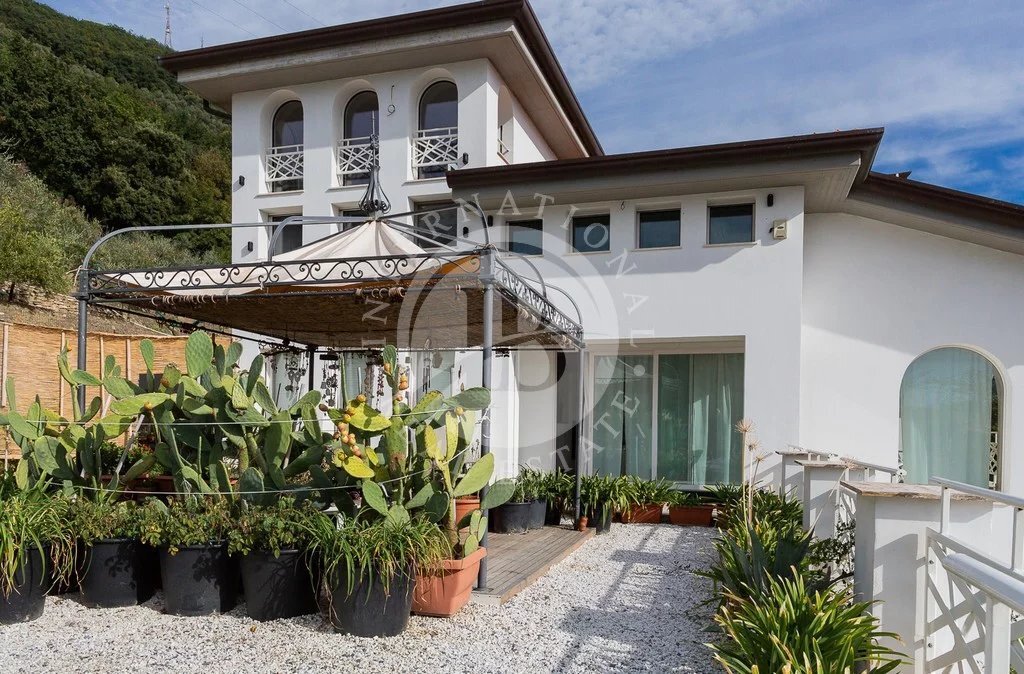 Villa in Marina di Carrara, Tuscany, Italy 1 - 11329313