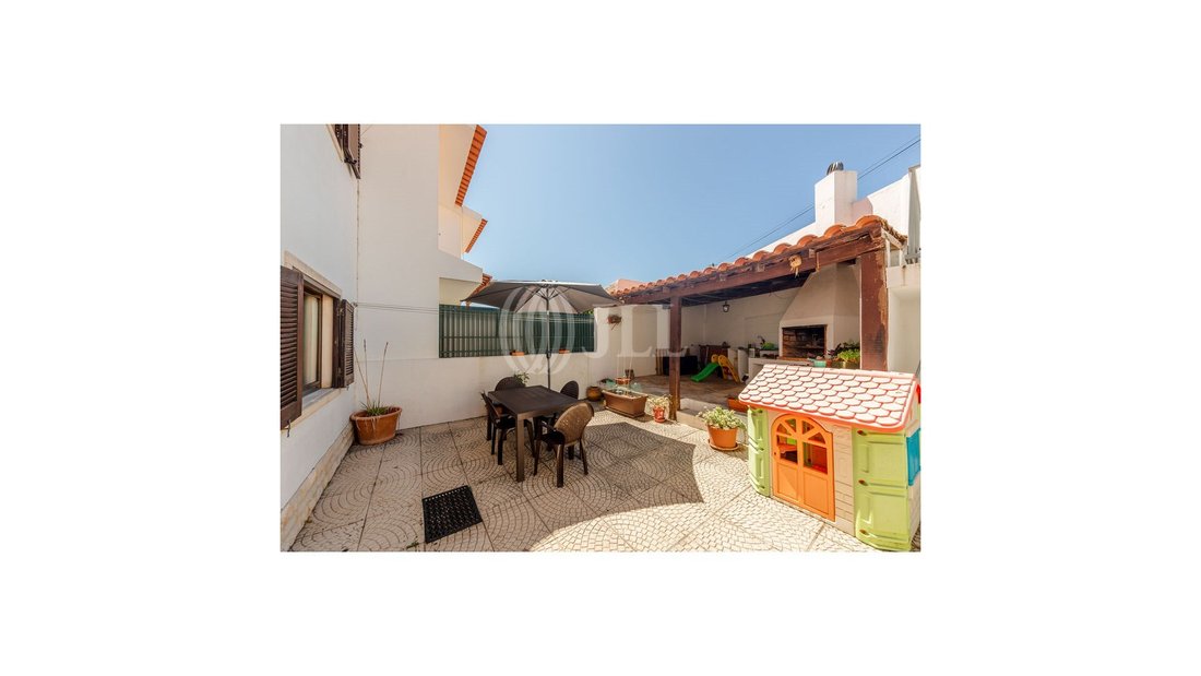 5 Bedroom Villa, In Azenhas Do Mar, In Colares In Colares, Lisbon, Portugal For Sale (13049245)