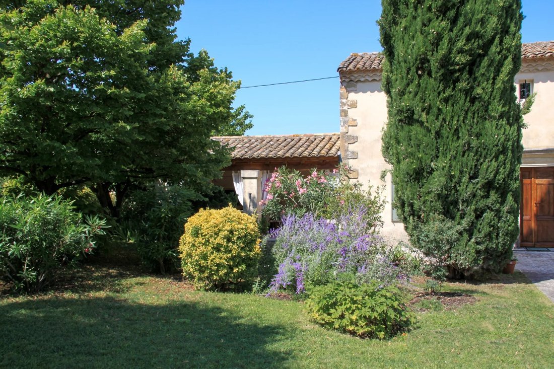 Property Ideally Located Close To The Center Of Uzès In Uzès, Occitanie