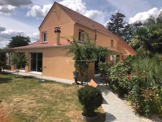 Luxury homes for sale in PierreLevée, ÎledeFrance, France JamesEdition