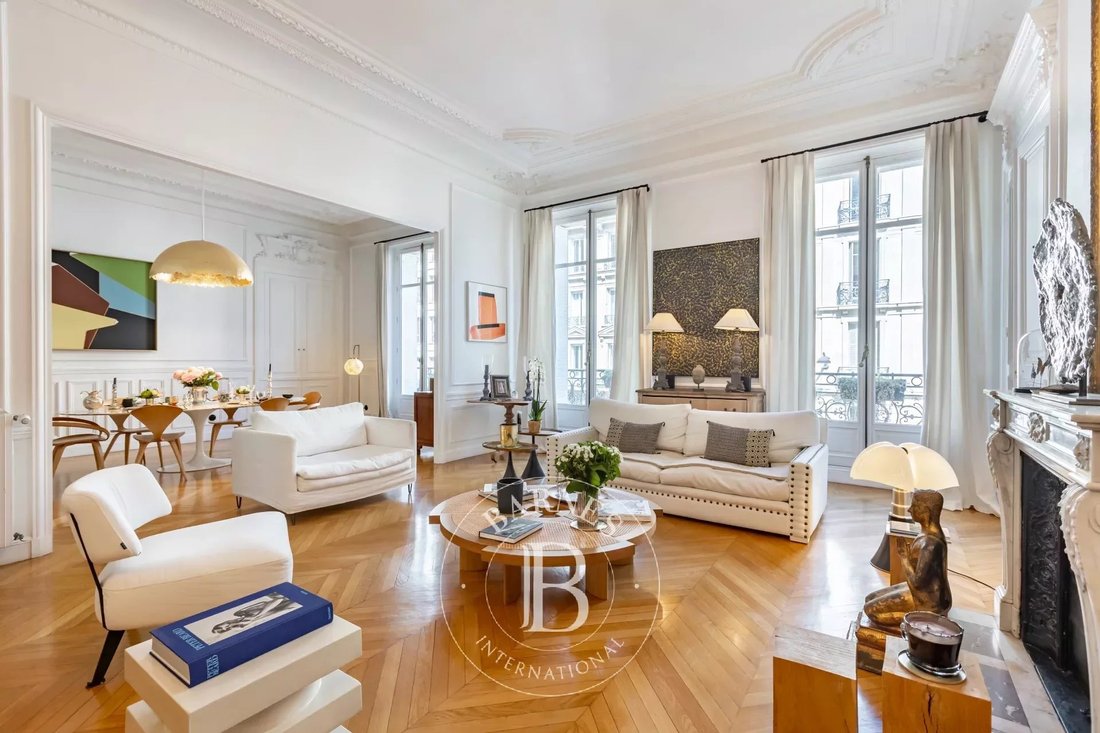 Apartment in Paris, Île-de-France, France 3 - 12925092