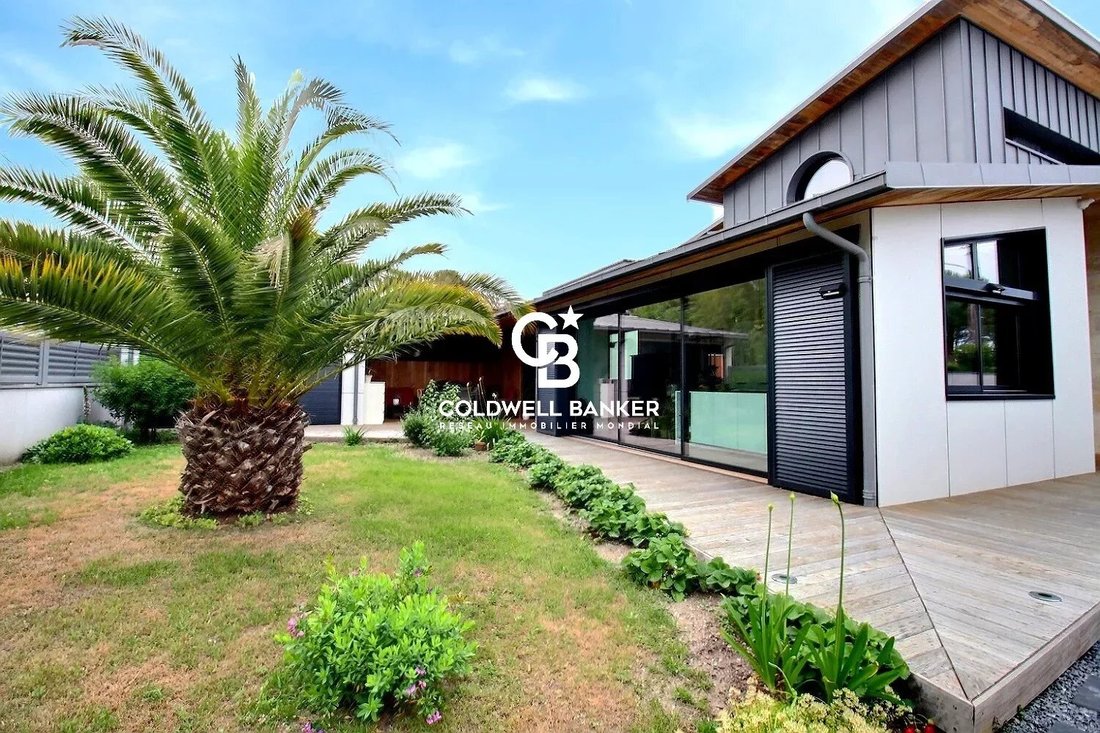 Pessac City Center Architect Designed In Pessac, Nouvelle Aquitaine