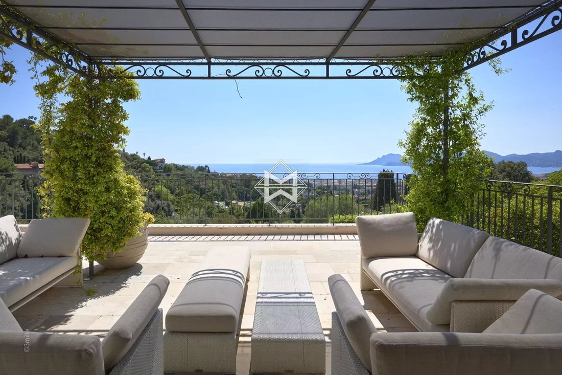 Villa in Vallauris, Provence-Alpes-Côte d'Azur, France 3 - 12832109