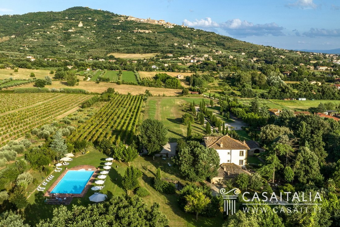 Luxury Hotel For Sale In Tuscany In Cortona, Tuscany, Italy For Sale