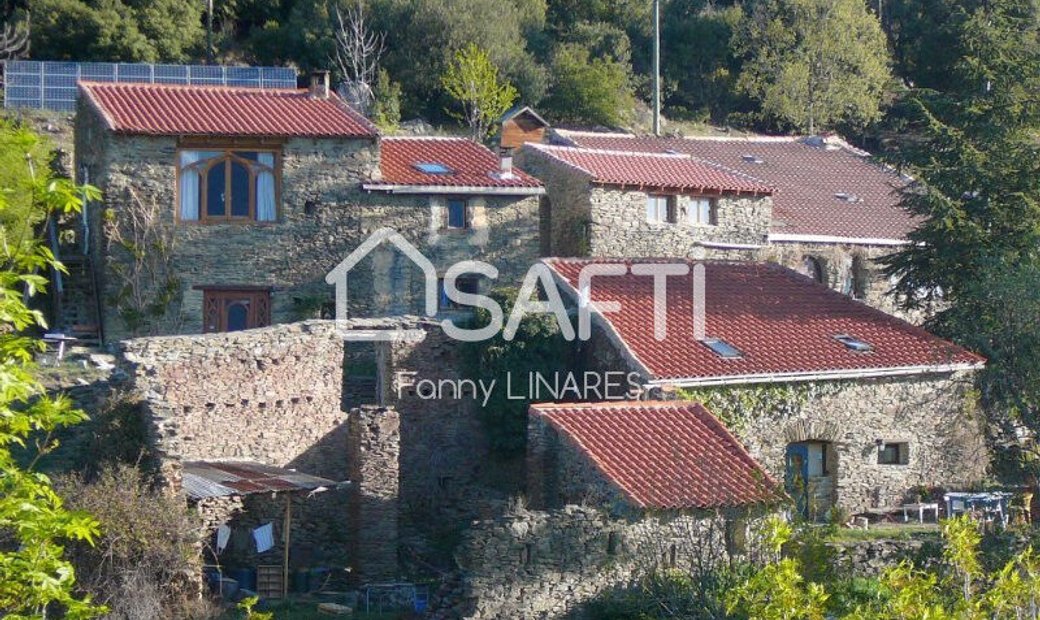 Hameau Composé De 5 Maisons Avec Vue In Prades, Occitanie, France For