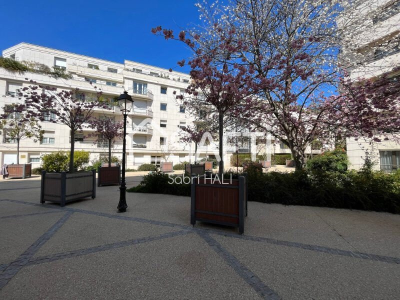 Pierre L'homme 65 M² Jardin, Terrasse De In Courbevoie, île De France