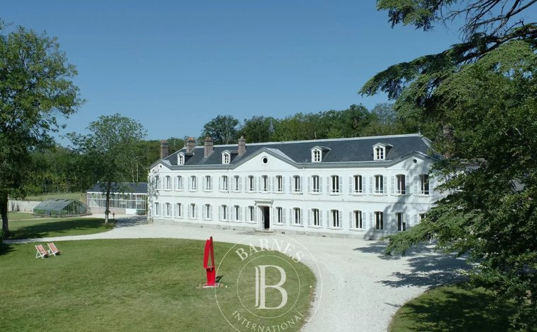 Mansion in Burgundy - Uchizy
