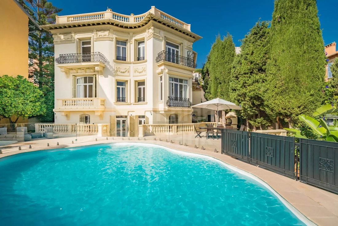 Villa in Villefranche-sur-Mer, Provence-Alpes-Côte d'Azur, France 1 - 12722411