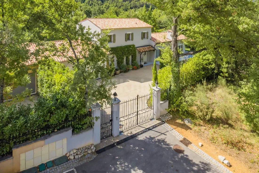 A Golfer's Paradise Modern Villa In The In Montauban, Occitanie