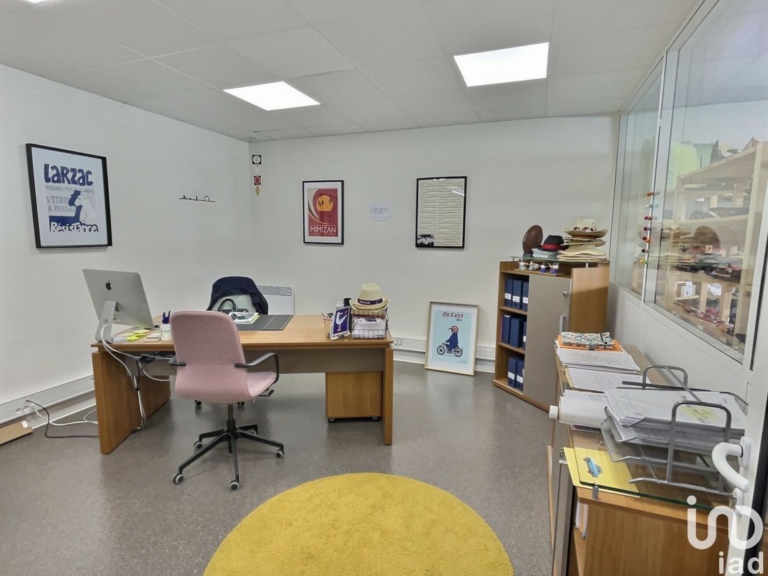 Vente Bâtiment 6 Pièces In Mimizan, Nouvelle Aquitaine, France For Sale