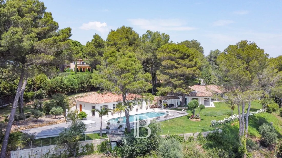 Villa in Mougins, Provence-Alpes-Côte d'Azur, France 1 - 12838525