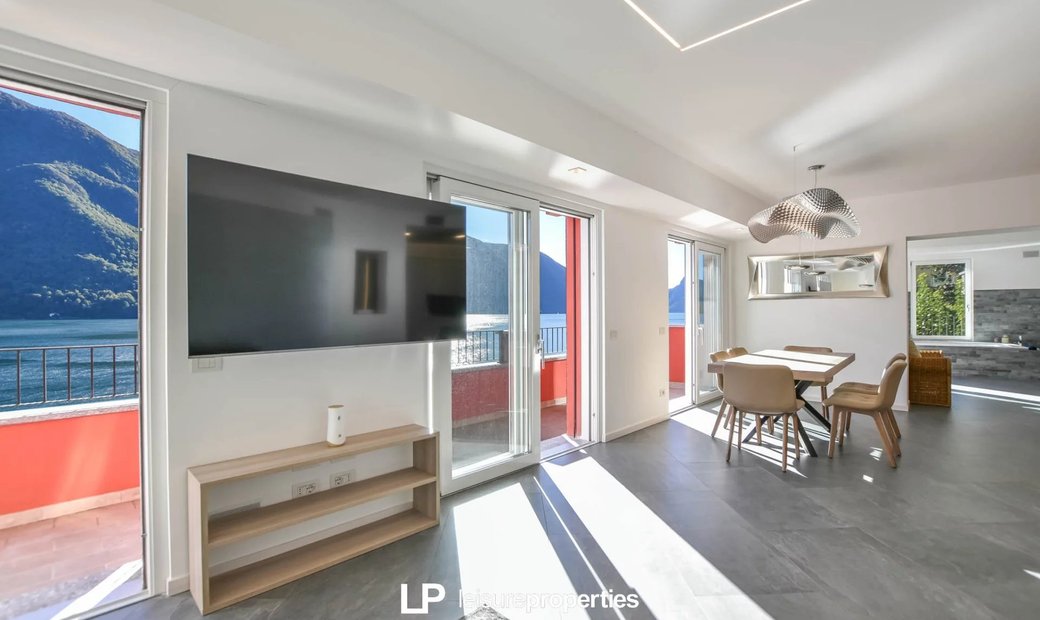 Full Floor Apartment Directly On The Lake Lugano In San Mamete