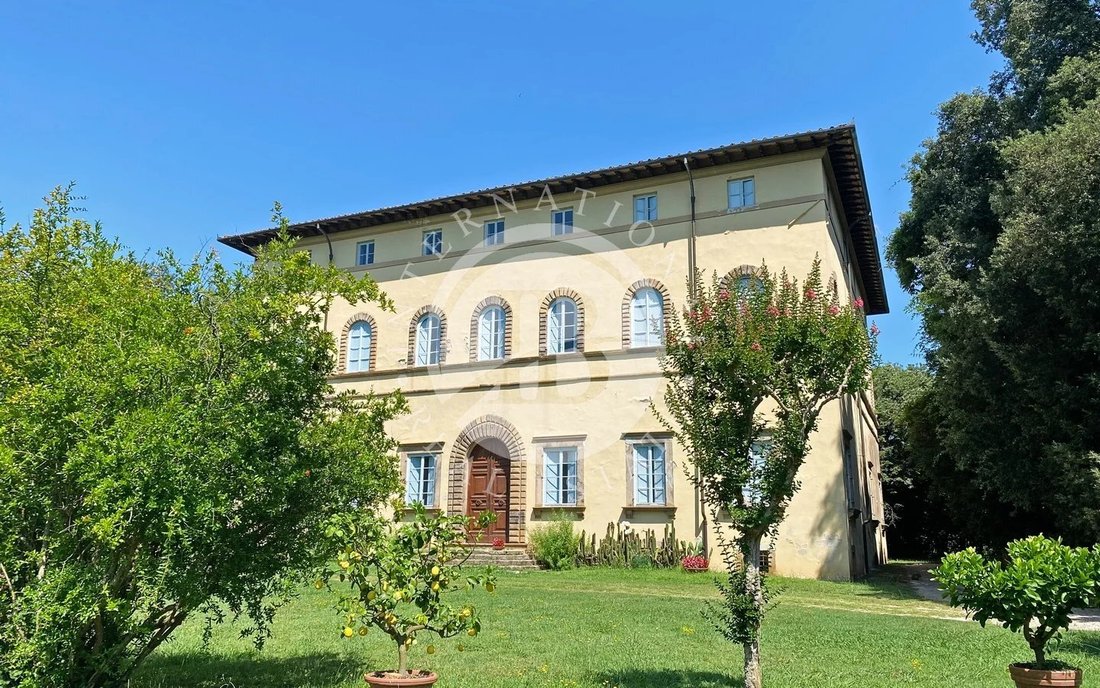 Villa in Historic Center, Lucca, Tuscany 4 - 13049608