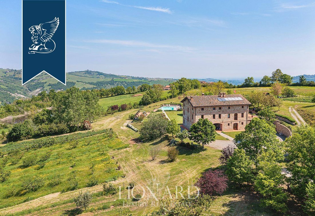 Villa in Pavullo Nel Frignano, Emilia-Romagna, Italy 1 - 13058270