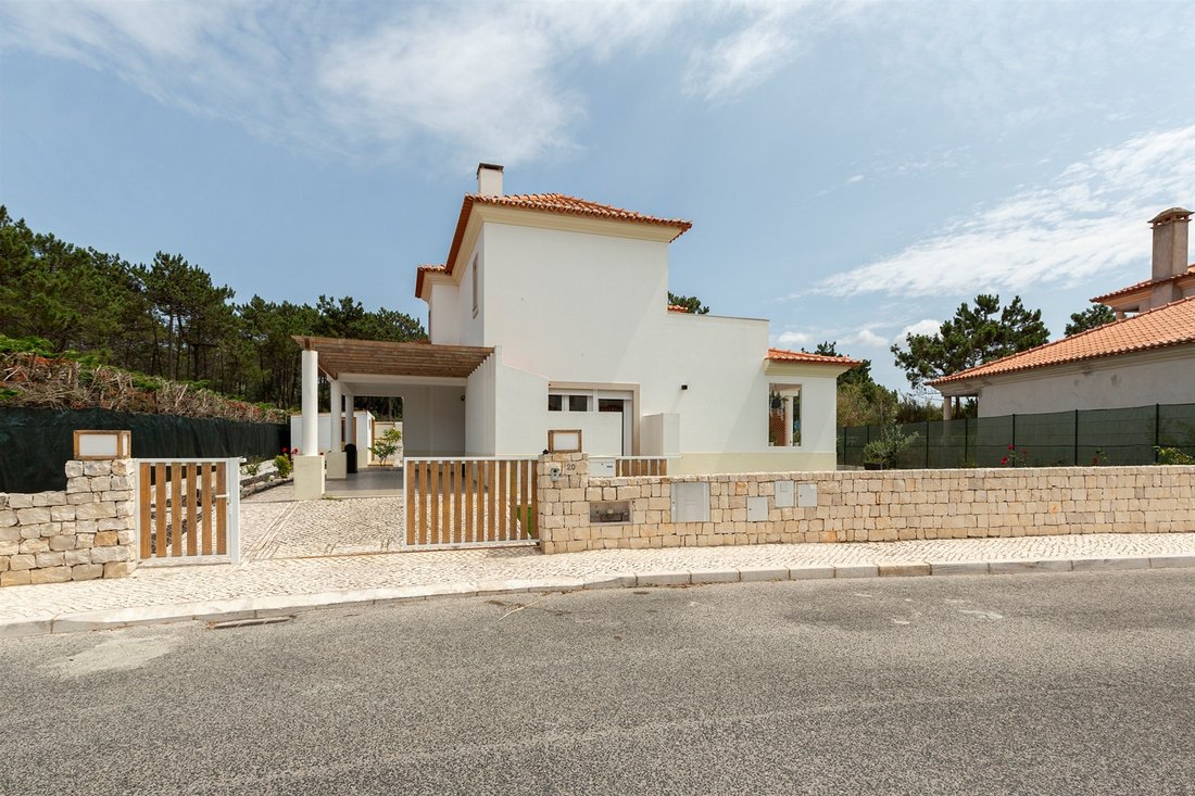 Detached House, 4 Bedrooms, For Sale In óbidos, Leiria District