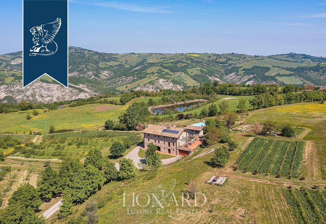 Villa in Pavullo Nel Frignano, Emilia-Romagna, Italy 2 - 13058270