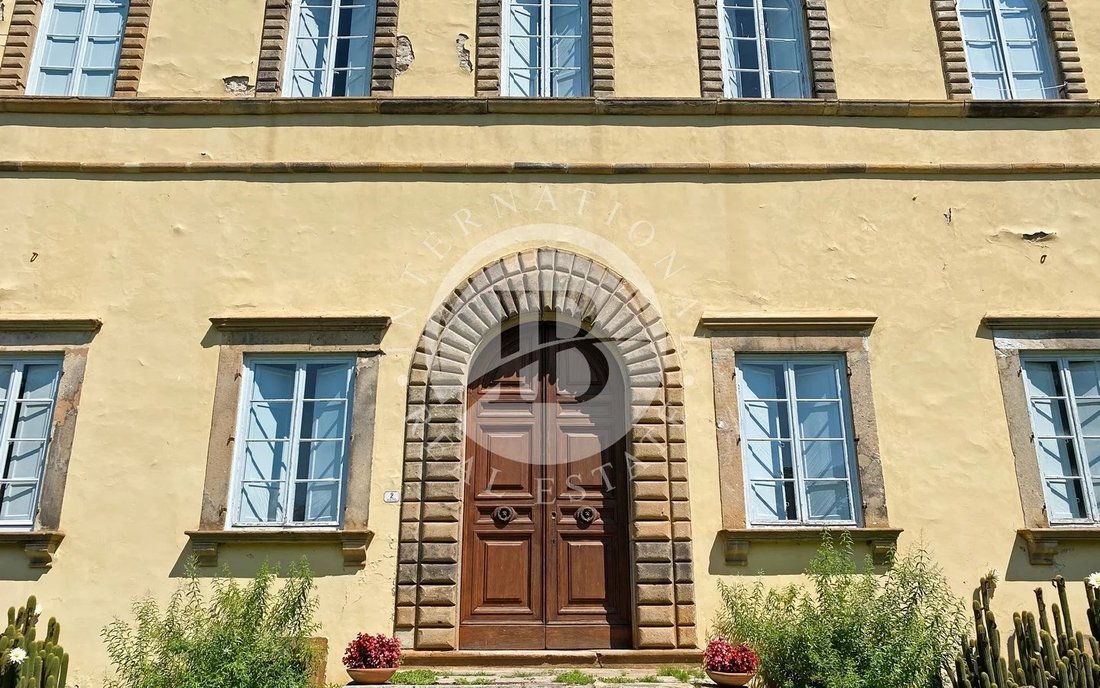 Villa in Historic Center, Lucca, Tuscany 3 - 13049608