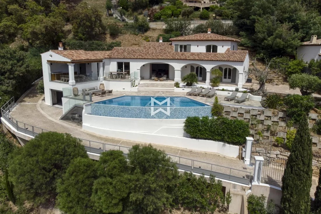 Villa in La Croix-Valmer, Provence-Alpes-Côte d'Azur, France 1 - 12800659