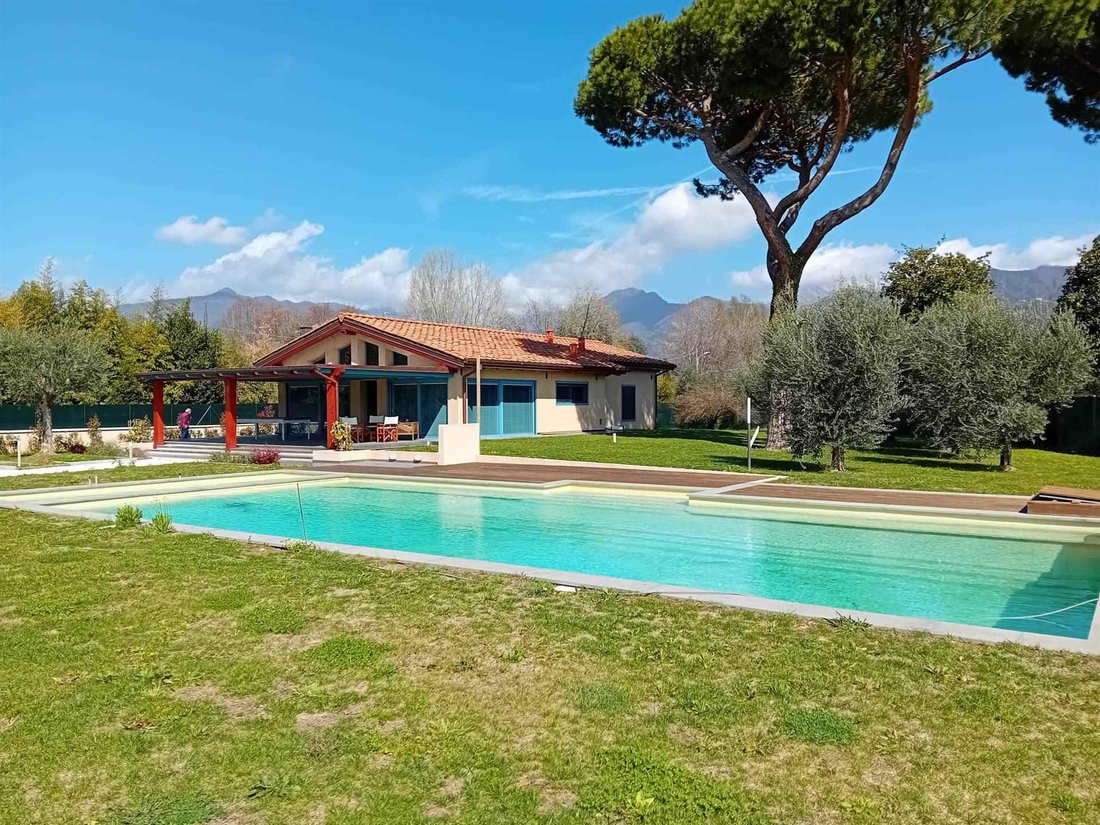 Villa in Seravezza, Tuscany, Italy 3 - 13057916