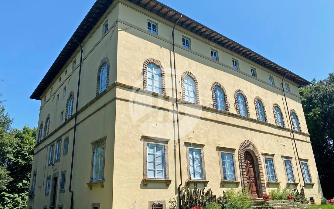 Villa in Historic Center, Lucca, Tuscany 2 - 13049608