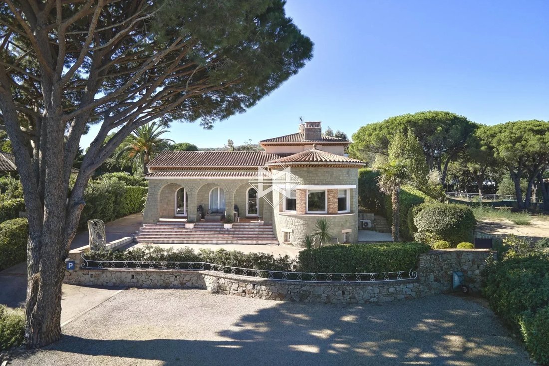 Villa in Saint-Tropez, Provence-Alpes-Côte d'Azur, France 1 - 12732195