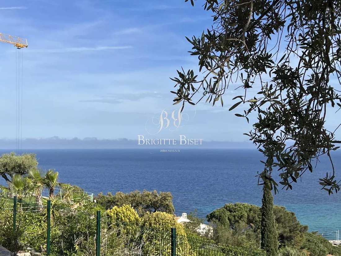 Villa For Sale With In Sainte Maxime, Provence Alpes Côte D'azur