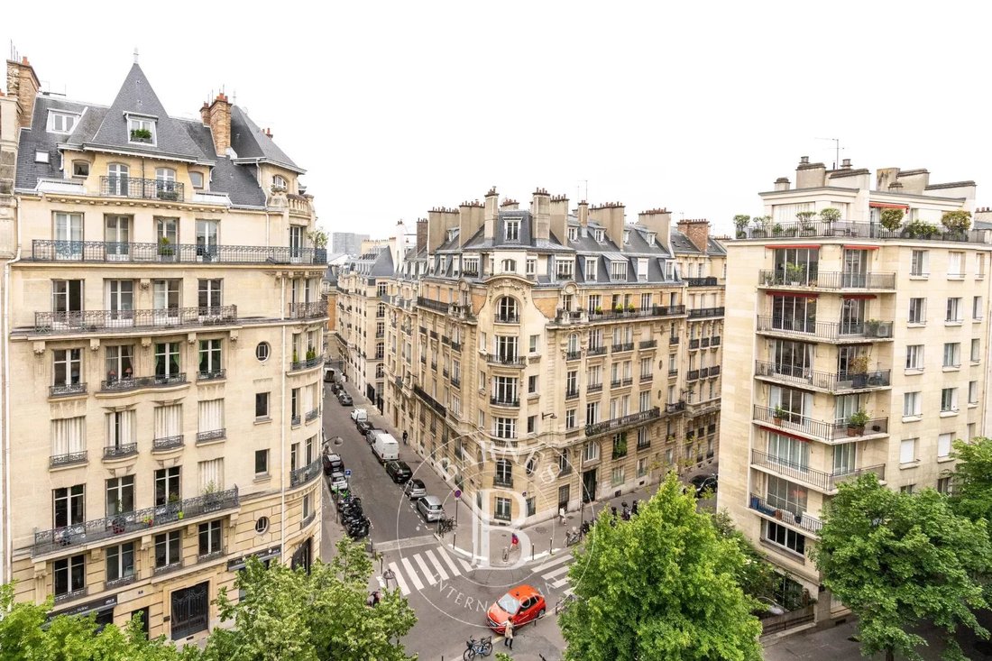 6 Avenue Montaigne, 75008 Paris, France