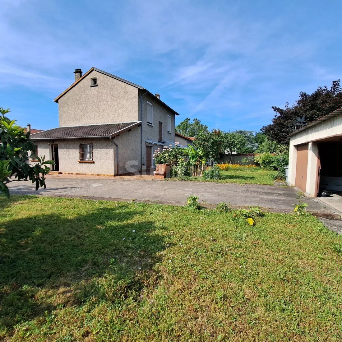 Maison à Bron (Proximité Métro, Bus T6) In Bron, Auvergne Rhône Alpes