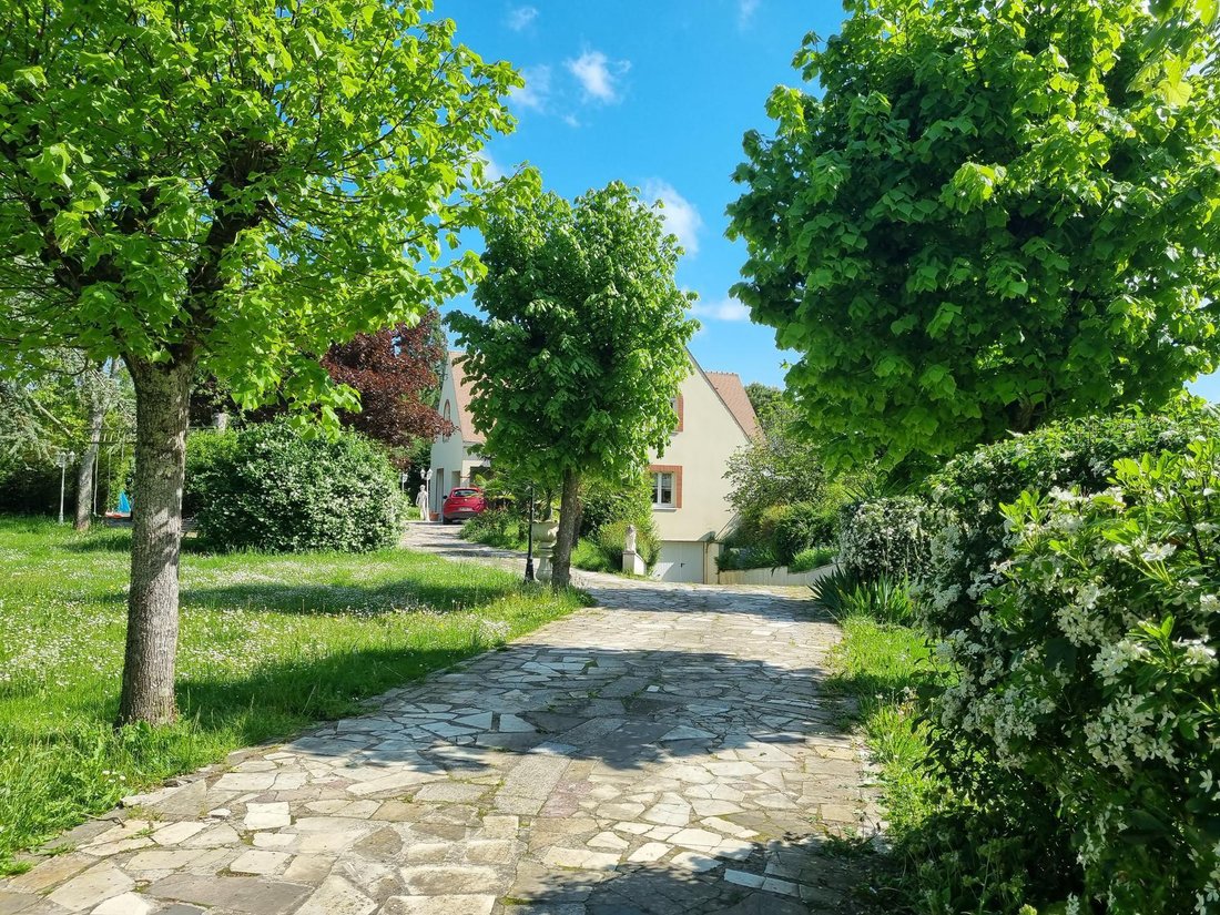 Maison Familiale In Chevry Sous Le Bignon, Centre Val De Loire, France
