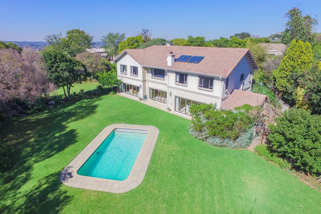 Family Home In Prestigious In Johannesburg, Gauteng, South
